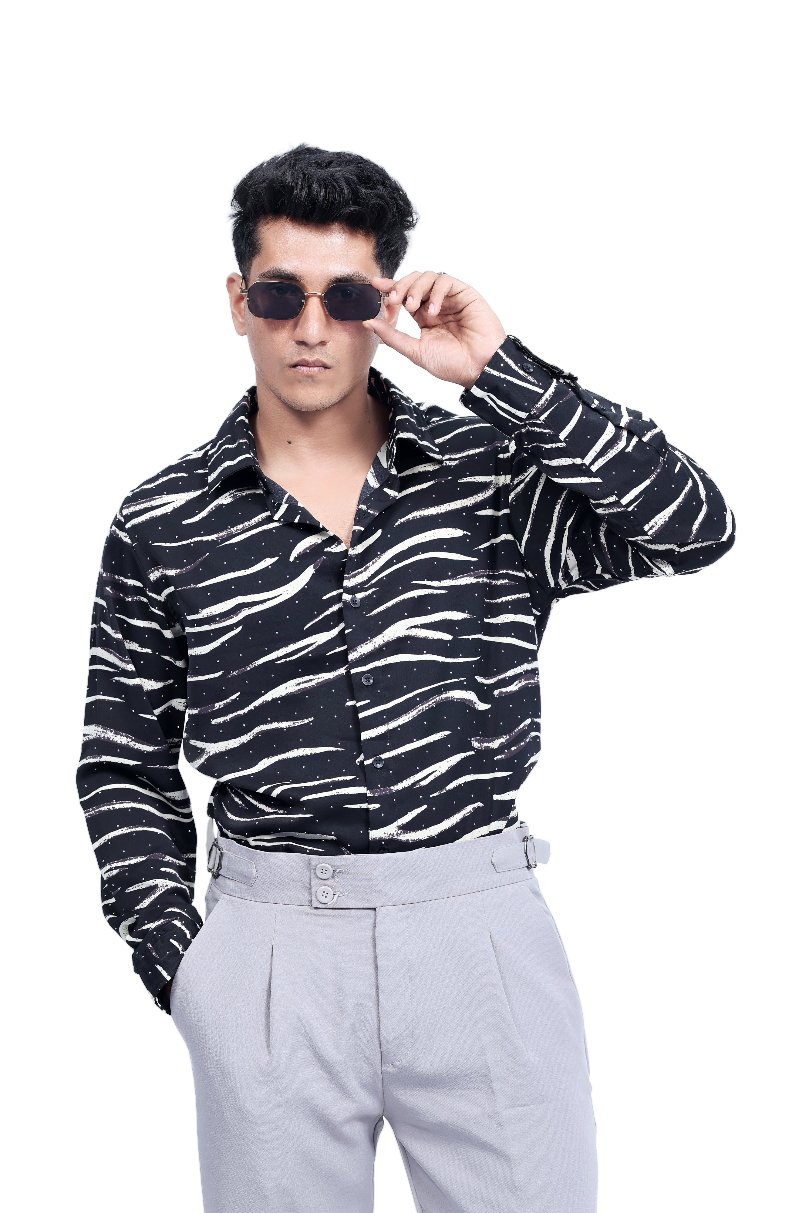 Dredge Men's Black With Wavy Streaks